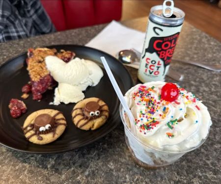 Sweet Scoops A' La Mode