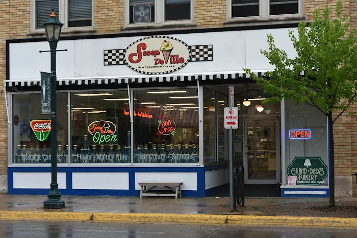 Scoop De Ville Ice Cream Shop Picture 1