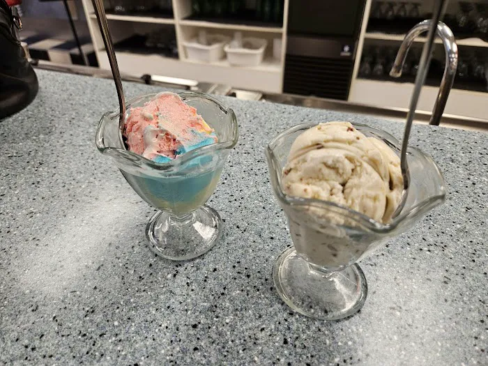 Scoop De Ville Ice Cream Shop Picture 4