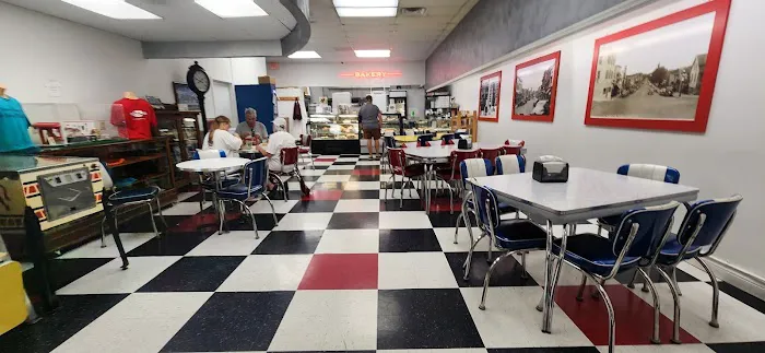Scoop De Ville Ice Cream Shop Picture 9