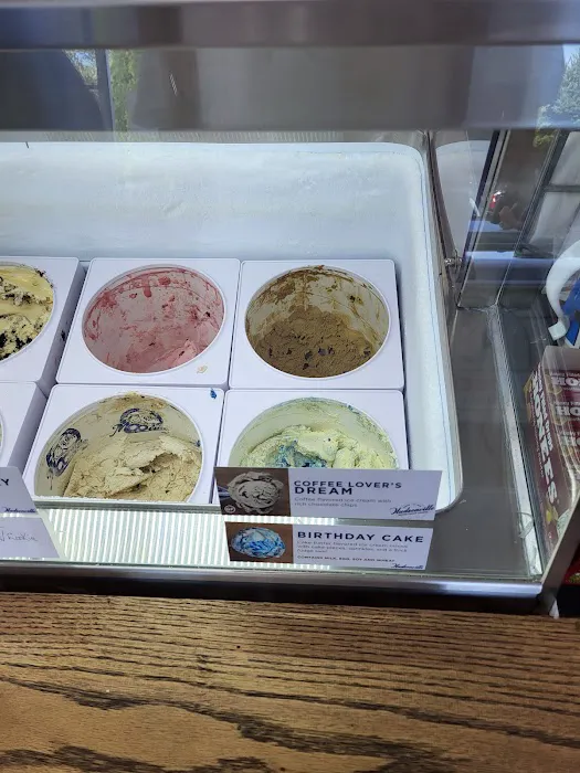 Cowlicks Ice Cream Shoppe and Lamoreaux Farm Market Picture 4