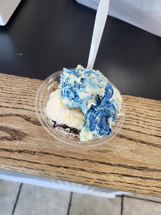 Cowlicks Ice Cream Shoppe and Lamoreaux Farm Market Picture 10