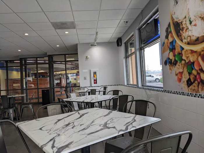Eric's Ice Cream Factory Picture 5