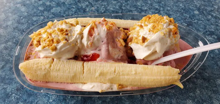 Dee & Gee's Dairy Bar Picture 2