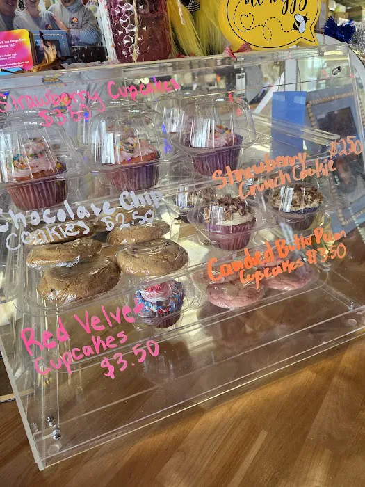 MOO & LOU FROZEN TREATS Picture 5