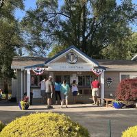 Ben & Janie's Ice Cream and Coneys ico