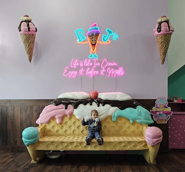 RJ's Metropolitan Ice Cream Co. Picture 6