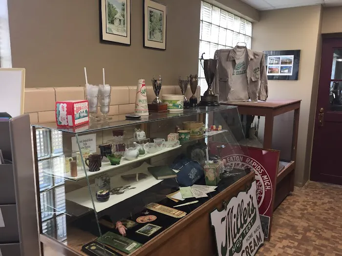 Miller's Ice Cream Parlor Picture 5