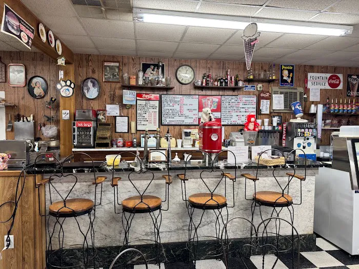 Monona Bait & Ice Cream Shop Picture 1