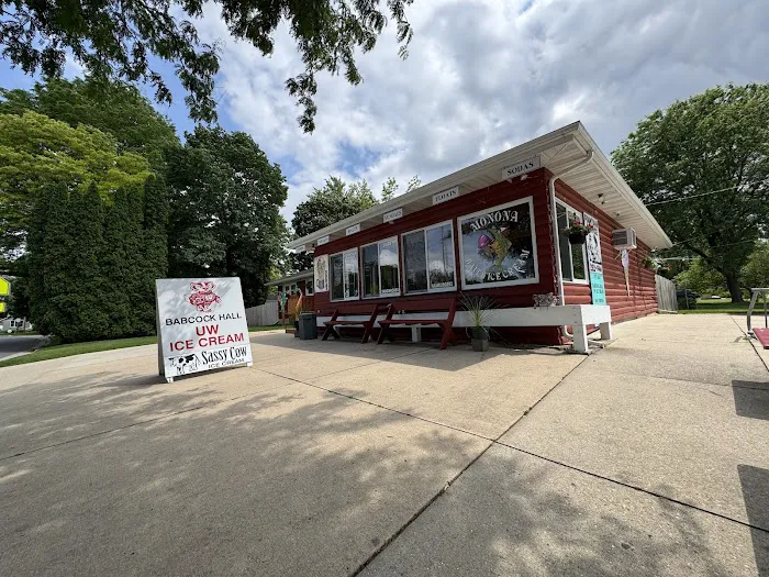 Monona Bait & Ice Cream Shop Picture 6