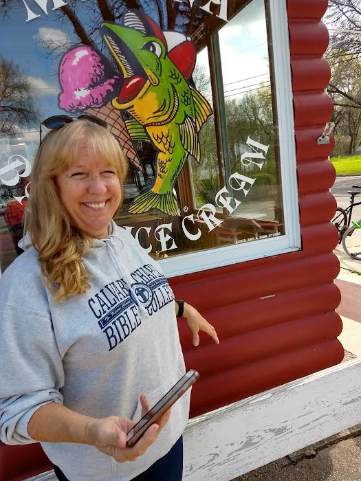 Monona Bait & Ice Cream Shop Picture 8