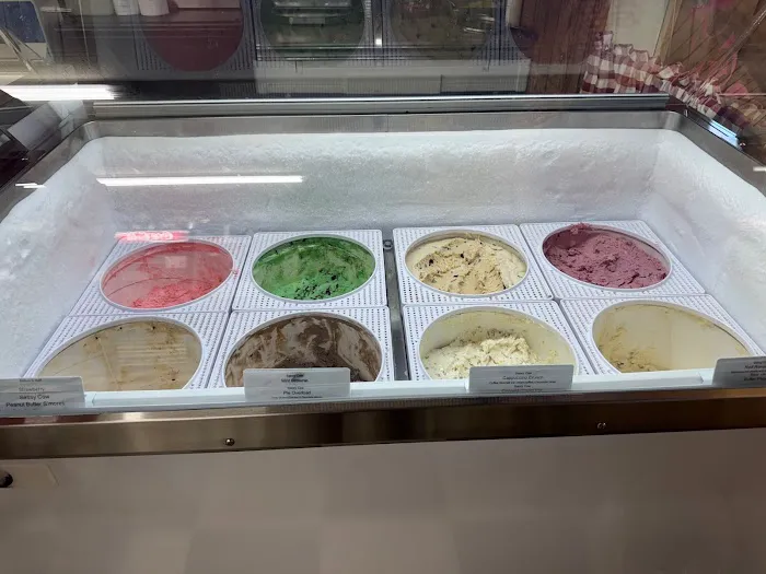 Monona Bait & Ice Cream Shop Picture 7