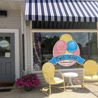 Triple Scoop Ice Cream and Sweets ico