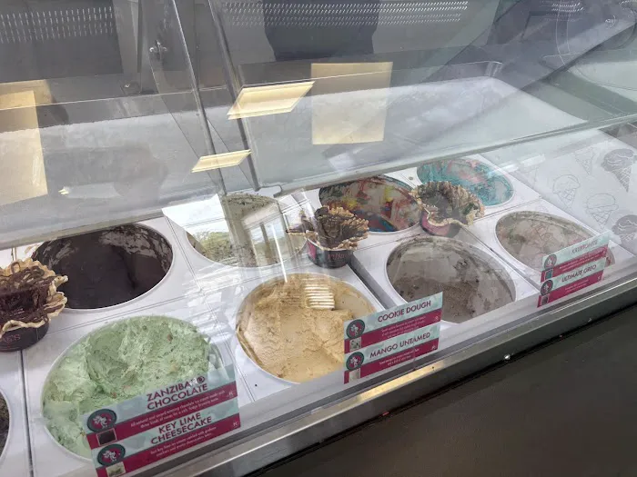 Fundae’s Ice Cream & Sweets Picture 1