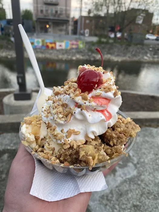 Canal Creamery Picture 2