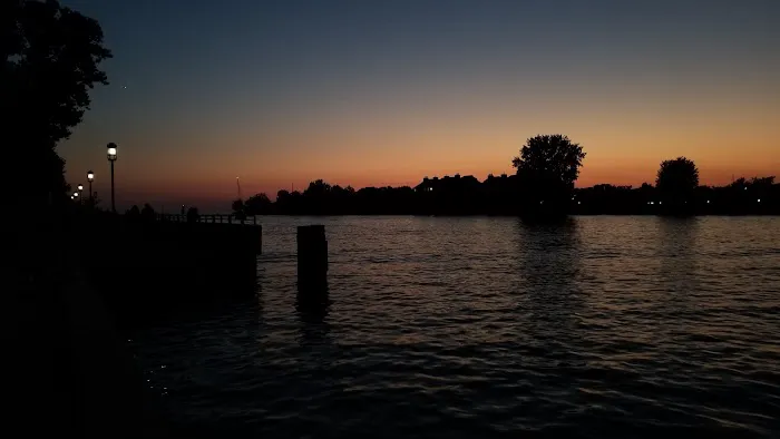 Pier Peddler Picture 9