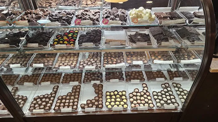 Kilwins Ice Cream - Chocolate - Fudge Picture 6