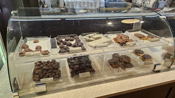 Kilwins Ice Cream - Chocolate - Fudge Picture 4