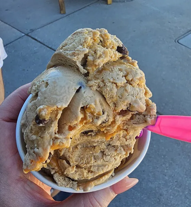 Cowlicks Cones and Floats Picture 3