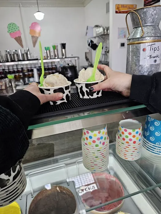 Cowlicks Cones and Floats Picture 5