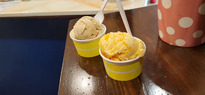 Neveria y Paleteria La Esquinita De Oro Ice cream Shop Picture 4