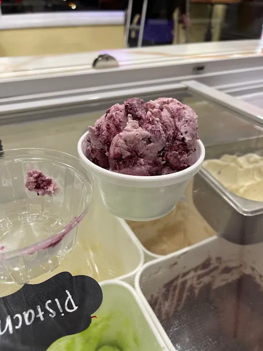 Neveria y Paleteria La Esquinita De Oro Ice cream Shop Picture 2