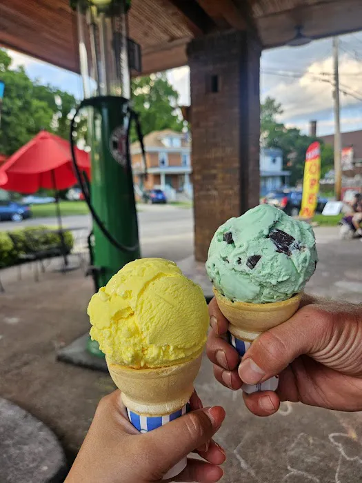 Scoops Ice Cream in Old Town Picture 2