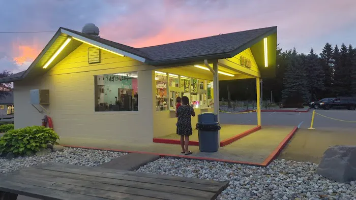 DeWitt Golf Center Ice Cream Picture 3