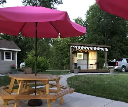 Charley's Ice Cream & Grill