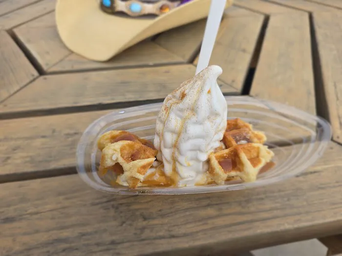 Charley's Ice Cream & Grill Picture 2