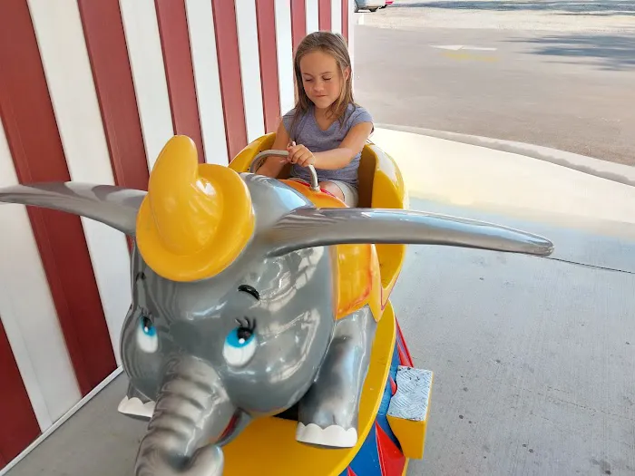 Big Top Ice Cream Shop Picture 6