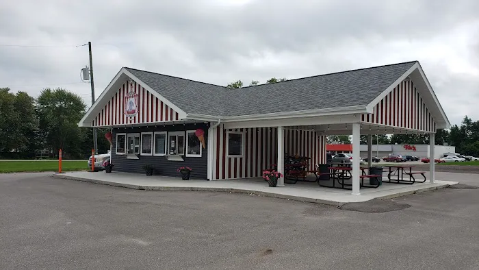 Big Top Ice Cream Shop Picture 4