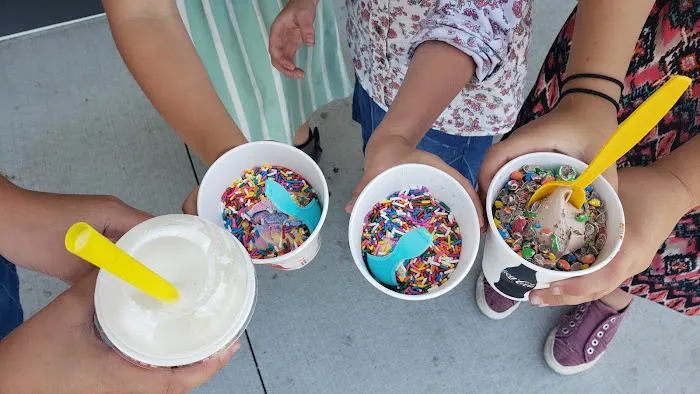 Big Top Ice Cream Shop Picture 3