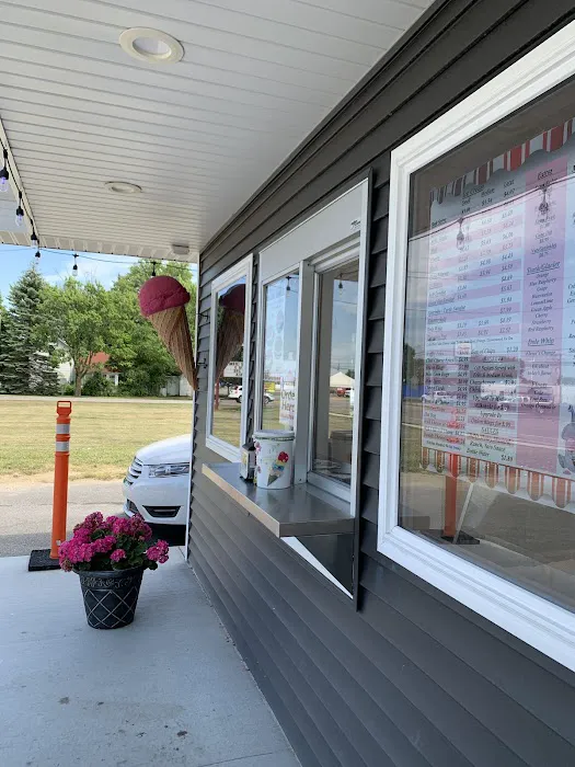 Big Top Ice Cream Shop Picture 10