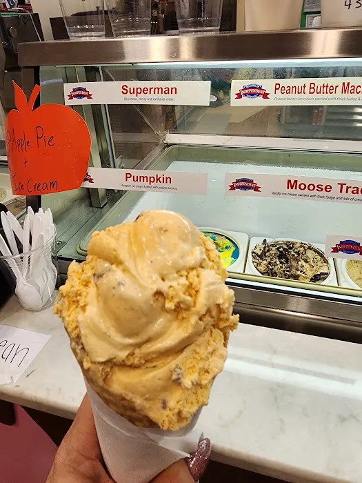 Main Street Frozen Treats Picture 3
