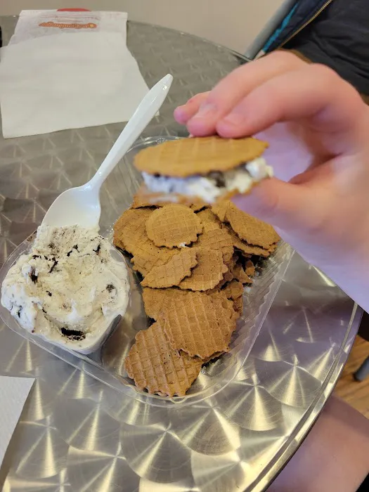 Main Street Frozen Treats Picture 2