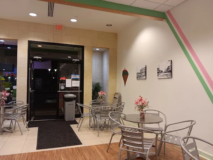 Main Street Frozen Treats Picture 7