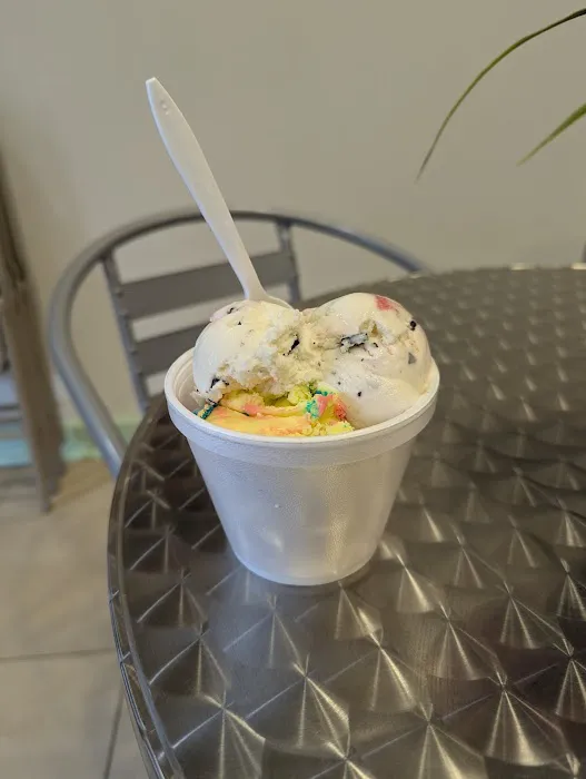 Main Street Frozen Treats Picture 9