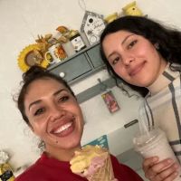 Honey Bee's Cafe and Ice Cream ico