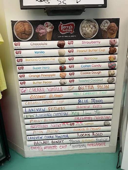 Honey Bee's Cafe and Ice Cream Picture 3