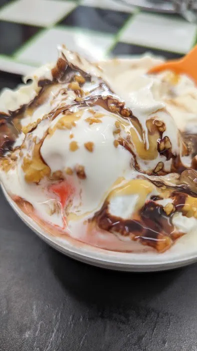 Ducky's Snowballs & Ice Cream Picture 10
