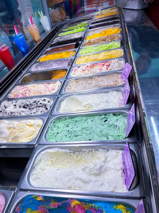 Suriland Ice Cream Shop Picture 2