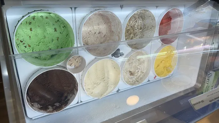 Kilwins Ice Cream - Chocolate - Fudge Picture 4