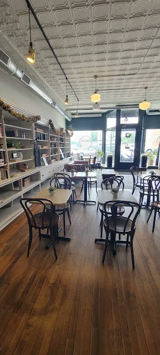 Parlor Coffee & Cream Picture 9