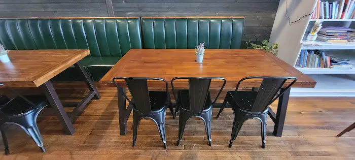 Parlor Coffee & Cream Picture 7