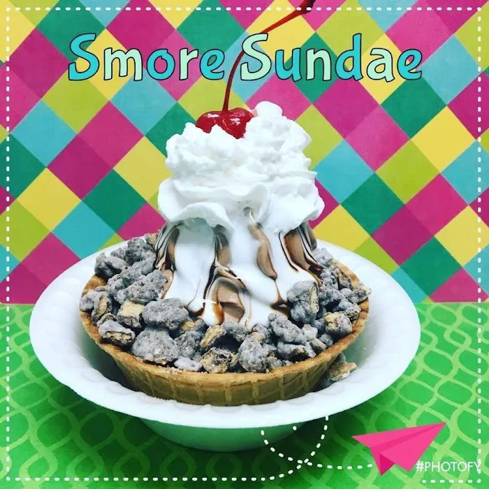 Blue Moon Ice Cream Shop Picture 3