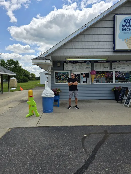 Blue Moon Ice Cream Shop Picture 6