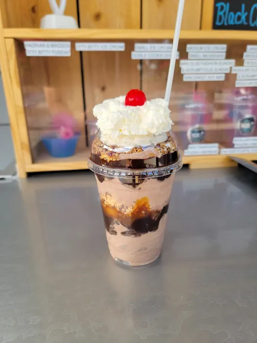 Mike & Aj'z Ice Cream Shack Picture 2