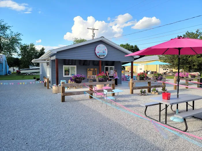 Mike & Aj'z Ice Cream Shack Picture 3