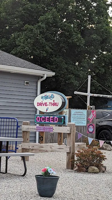 Mike & Aj'z Ice Cream Shack Picture 6